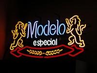 Modelo Especial Neon Sign